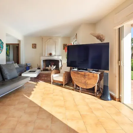 Superb Les Hauts De With Pool Air Conditioning And Parking Villa *