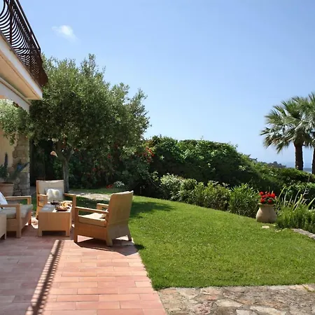 Villa Superb Les Hauts De With Pool Air Conditioning And Parking *
