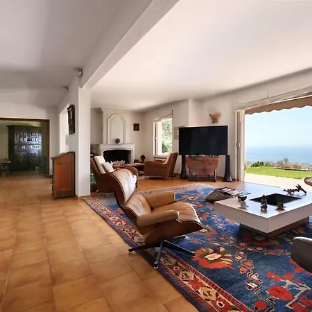 Villa Superb Les Hauts De With Pool Air Conditioning And Parking