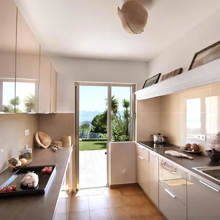 Villa Superb Les Hauts De With Pool Air Conditioning And Parking *